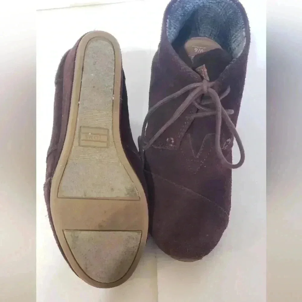 Tom's‎ wedge lace up bootie womens size 6 wide brown suede